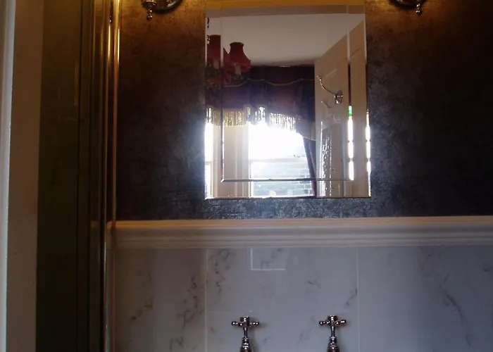 Guest house The Villa In Robin Hoods Bay 4*